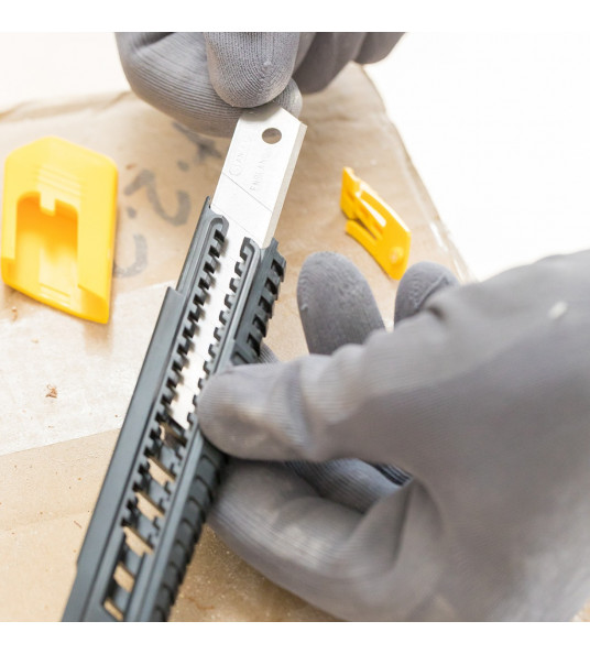 STANLEY AFBREEKMES KUNSTSTOF SM 18MM STANLEY AFBREEKMES KUNSTSTOF SM 18MM