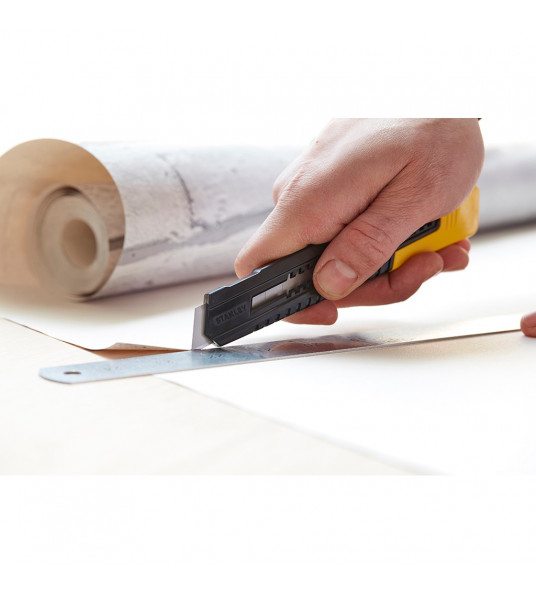 STANLEY AFBREEKMES KUNSTSTOF SM 18MM STANLEY AFBREEKMES KUNSTSTOF SM 18MM